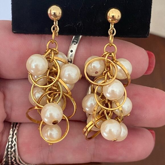 Vintage Trifari Gold Tone Pearl Cluster Clip On Earrings - Picture 2 of 3